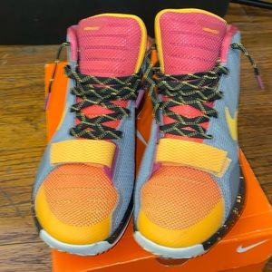 NIKE KD TREY 5 III LMTD MENS SHOES SIZE 8.5 MULTI-COLOR